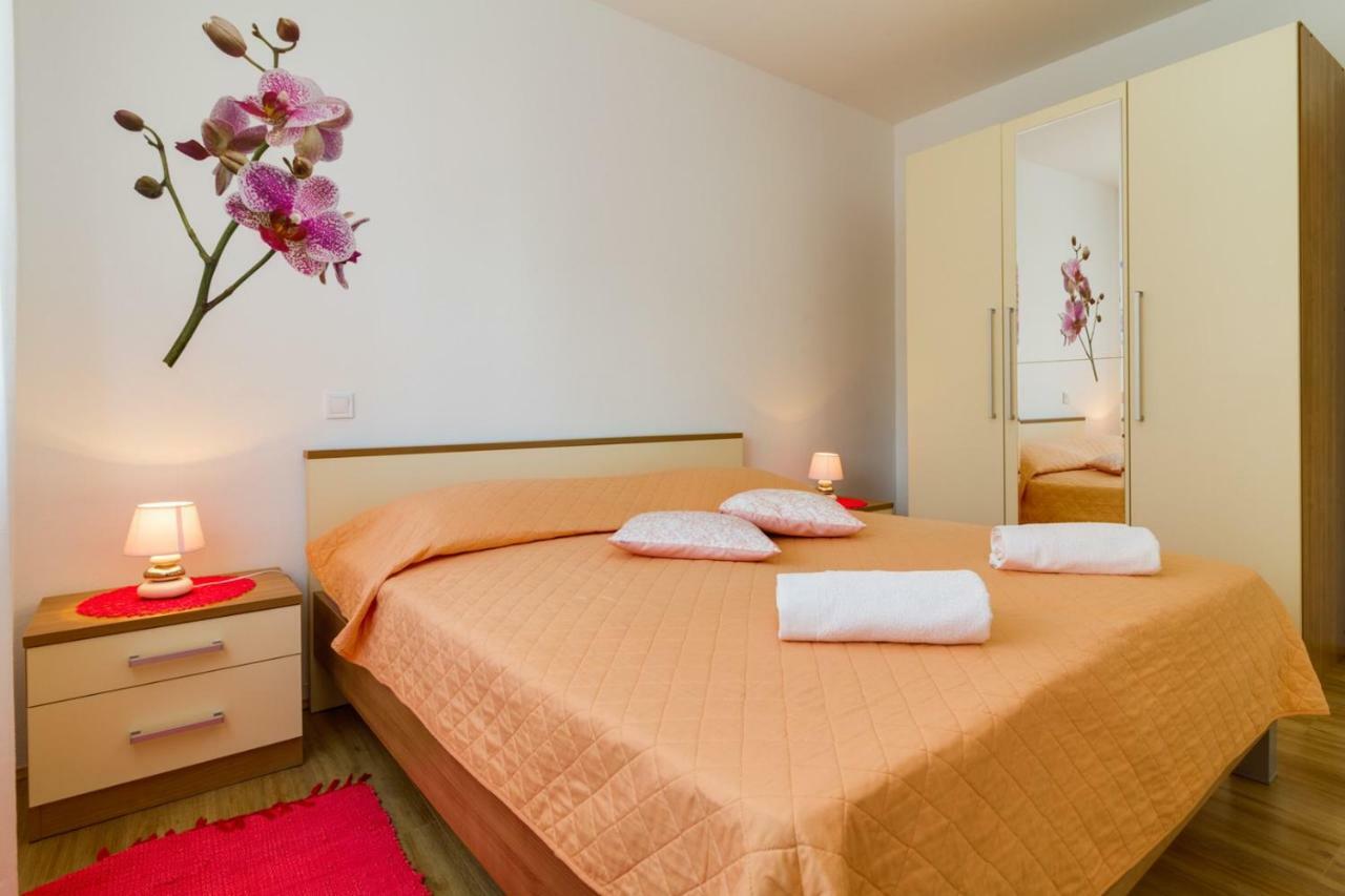 Apartments Tonka Near Beach And Sea Pula Zewnętrze zdjęcie