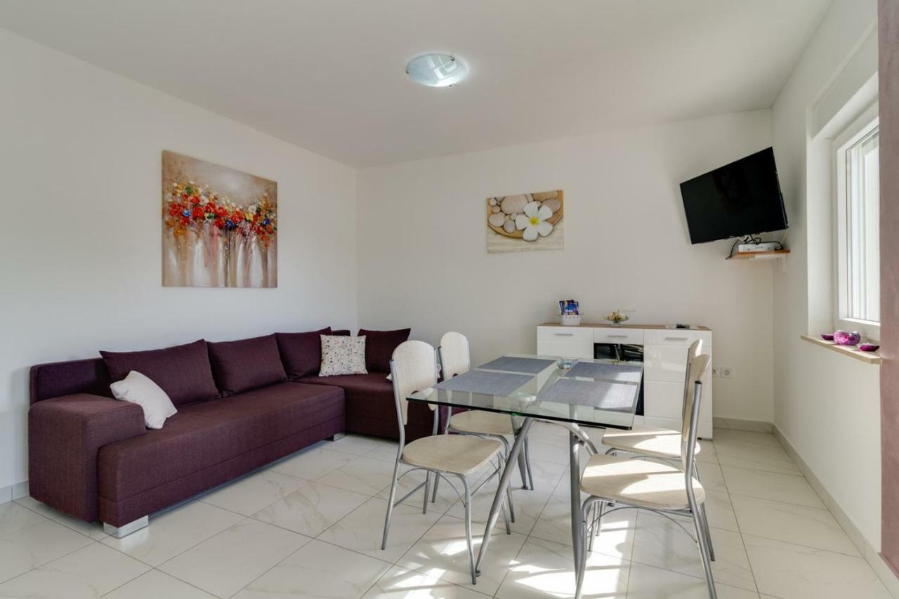Apartments Tonka Near Beach And Sea Pula Zewnętrze zdjęcie
